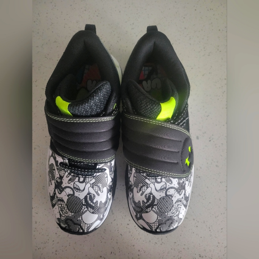 Size 5Y Under Armour Zone BB GS Colorshift Shoes 3024849 100